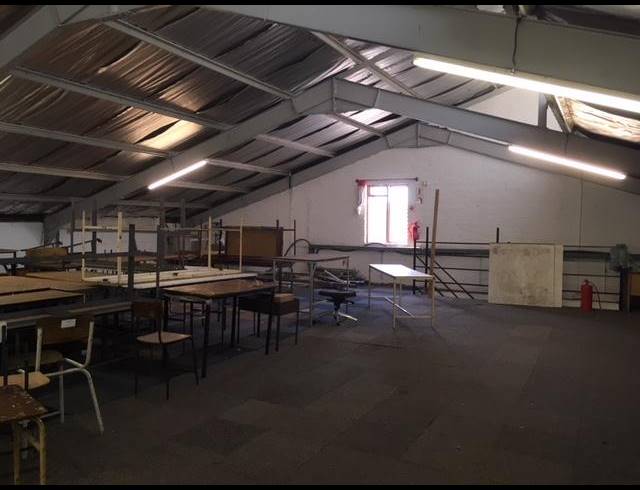 1,150M² FACTORY RENTED IN LANSDOWNE